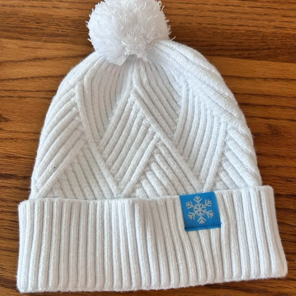 ❤️5 For $20❤️ White Legacy Girls Beanie with a Pom Pom Patch Snow Flake NWT
